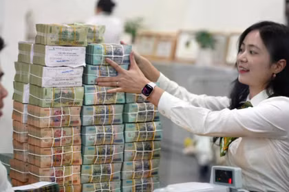 Lãi suất liên ngân hàng qua đêm tăng vọt lên 9,1%