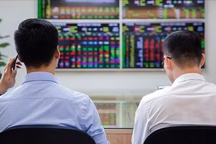 Nhà đầu tư chứng khoán nên làm gì sau phiên tăng mạnh nhất từ khi nâng hạng?