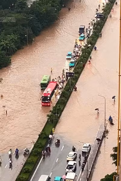 Mưa lớn tiếp diễn, nhiều nơi có nguy cơ ngập lụt