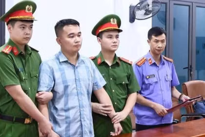 Giáo viên Trường THPT Chuyên Tuyên Quang Nguyễn Hà Duy bị cơ quan điều tra khởi tố sau khi bị xác định có liên quan đến sai phạm tại Điểm thi Trường THPT Chuyên Tuyên Quang.
