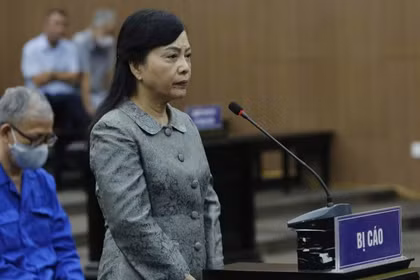 Cựu Bộ trưởng y tế Nguyễn Thị Kim Tiến muốn nộp thêm 1,1 tỷ đồng, tòa dừng tuyên án
