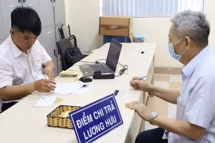 Điều chỉnh lương, cán bộ nghỉ hưu được thêm bao nhiêu tiền mỗi tháng?