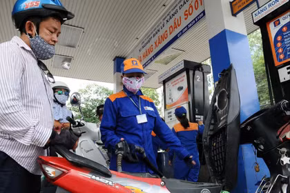 Nhập khẩu 3,2 triệu m³ xăng dầu, đủ cho nguồn cung trong nước đến hết tháng 4