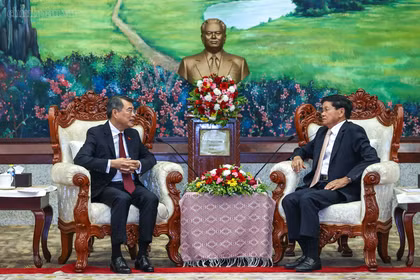 Tổng bí thư, Chủ tịch nước Thongloun Sisoulith chúc mừng những thành tựu mọi mặt Việt Nam đạt được thời gian qua. Ảnh: VGP.