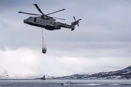 Ngày 10/3/2024, các lực lượng liên hợp tham gia cuộc tập trận quân sự Nordic Response 24, một phần của cuộc tập trận lớn hơn Steadfast Defender của NATO, gần Sorstraumen, phía trên Vòng Bắc Cực ở Na Uy. Ảnh: AFP.