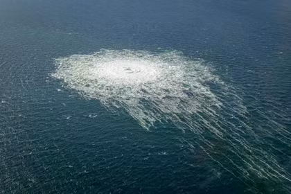 Vụ phá hoại đường ống dẫn khí Nord Stream được dẫn ra làm ví dụ về tính dễ bị tổn thương của cơ sở hạ tầng dưới nước. Ảnh: Reuters.