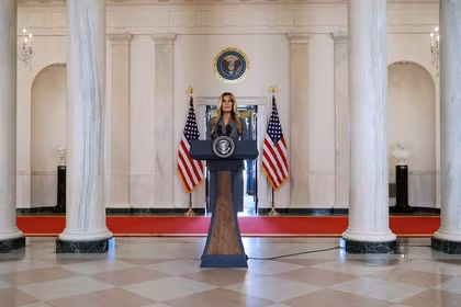 Đệ nhất phu nhân Mỹ Melania Trump phát biểu tại Sảnh lớn của Nhà Trắng vào ngày 9/4. Ảnh: Getty.