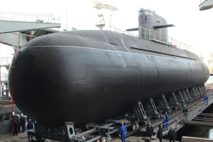 Tàu ngầm tấn công lớp Lada của Nga. Ảnh: MW.