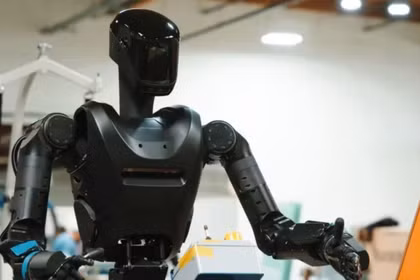 Robot hình người Phantom Mk-I hiện đang được thử nghiệm tại các nhà máy và xưởng đóng tàu ở nhiều nơi. Ảnh: IE.
