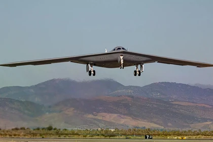 Chiếc máy bay thử nghiệm B-21 Raider thứ hai cất cánh vào ngày 11/9/2025 từ Palmdale, California, để tham gia chiến dịch thử nghiệm bay của Không quân Mỹ. Ảnh: Getty.