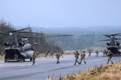 Lực lượng đặc nhiệm Anh tham gia cuộc tập trận của NATO tại Otterburn, Anh ngày 31/1. Ảnh: Getty.