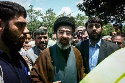 Theo các báo cáo của phương Tây, ông Mojtaba Khamenei, đã bị thương trong một cuộc không kích của Israel. Ảnh: Getty.