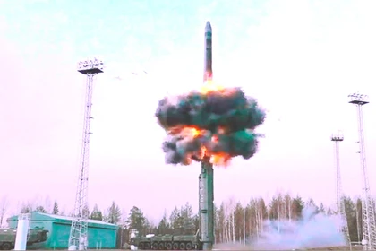 Tên lửa đạn đạo liên lục địa RS-24 Yars của Nga. Ảnh: MW.