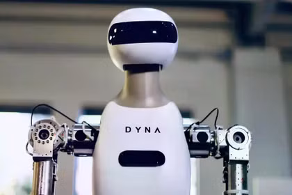 Một robot Dyna được vận hành bởi mô hình robot của công ty. Ảnh: Dyna Robotics.