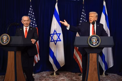 Tổng thống Mỹ Donald Trump đã đề cập đến các cuộc tập trận quân sự của Trung Quốc xung quanh Đài Loan trong một cuộc họp báo với Thủ tướng Israel Benjamin Netanyahu tại khu nghỉ dưỡng Mar-a-Lago của ông ở Florida hôm 29/12. Ảnh: AFP.