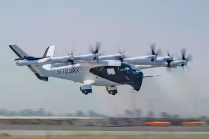 Máy bay hoàn toàn chạy bằng điện có tên Midnight của Archer Aviation. Ảnh: IE.