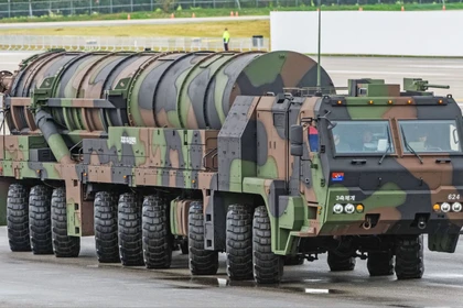 Tên lửa đạn đạo Hyunmoo-5 của Hàn Quốc. Ảnh: MW.