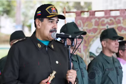 Tổng thống Venezuela Nicolas Maduro tham dự lễ chào mừng cuối năm dành cho lực lượng quân đội tại La Guaira, Venezuela ngày 28/12. Ảnh: Reuters.