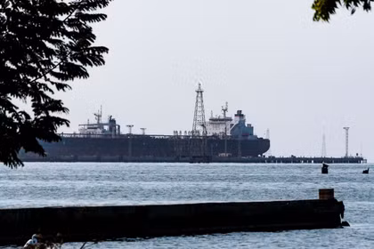 Một tàu chở dầu đậu ở ngoài khơi Port Jose, Venezuela, vào tháng 11/2025. Ảnh: Reuters.