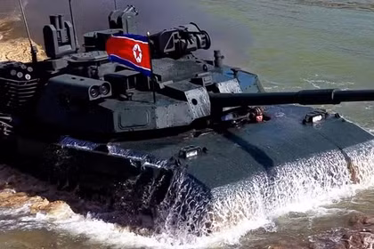 Xe tăng chiến đấu chủ lực Chonma 20 của Triều Tiên trong cuộc tập trận ngày 19/3. Ảnh: MW.