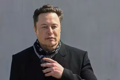 Elon Musk, CEO của Tesla, SpaceX, X và xAI, đã trở thành tỷ phú nghìn tỷ đô la sau đợt phát hành cổ phiếu lần đầu ra công chúng (IPO) kỷ lục trị giá 75 tỷ USD của SpaceX vào tháng 6. Ảnh: DPA.