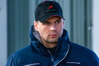 Giám đốc Roscosmos, ông Dmitry Bakanov, tham quan sân bay vũ trụ Vostochny ở Vùng Amur của Nga. Ảnh: RT.