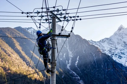 Thị trường điện khu vực phía Nam Trung Quốc, thị trường điện thống nhất lớn nhất thế giới, đã chuyển hoàn toàn sang sử dụng phần mềm giải toán Tianquan do Trung Quốc tự phát triển, nhanh hơn 14% so với các đối thủ đến từ Mỹ. Ảnh: EPA.