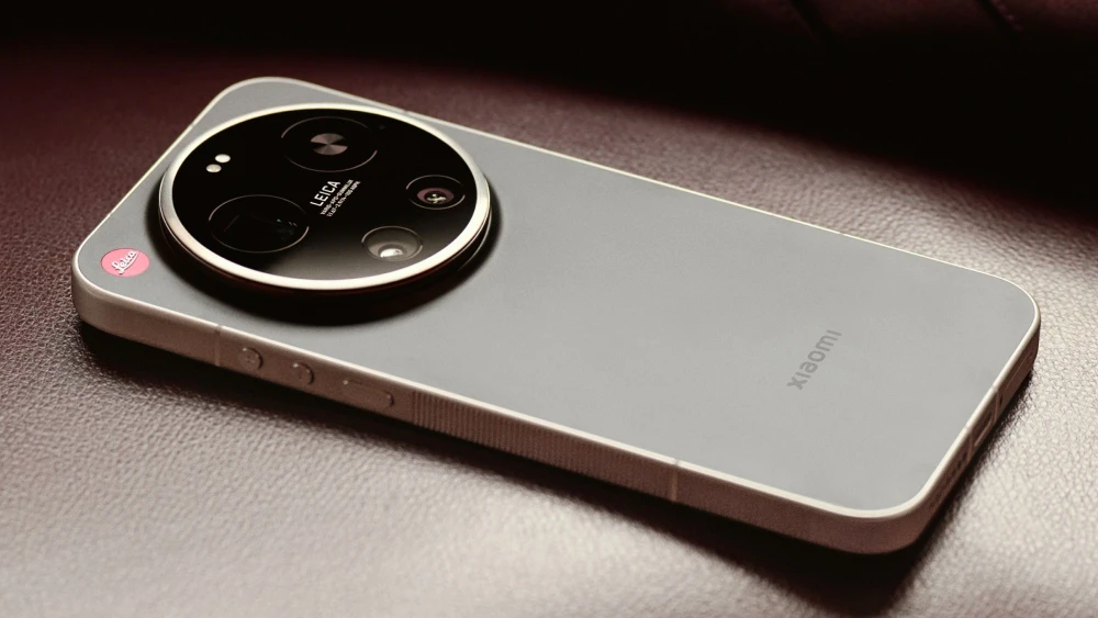Điện thoại Leica Leitzphone đậm chất máy ảnh về Việt Nam