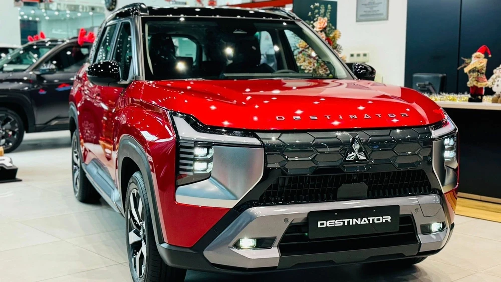 Mitsubishi Destinator hết xe tại nhiều đại lý, khách phải chờ sau Tết?
