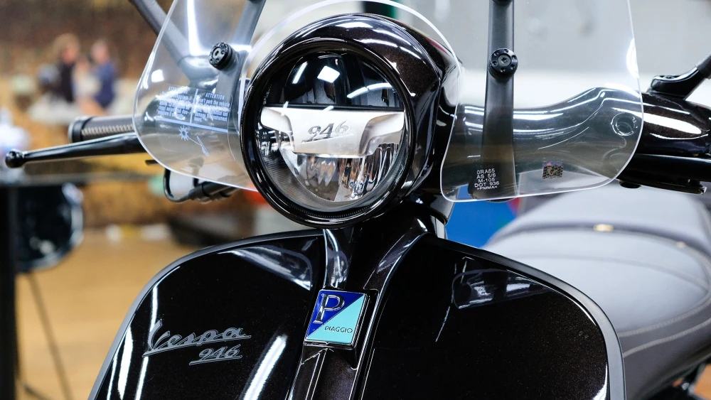 Khám phá xe máy Vespa vừa ra mắt tại Việt Nam có giá đắt hơn ô tô Kia Morning, Grand i10