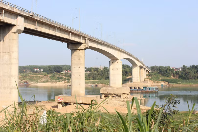 Thủ tướng yêu cầu làm cầu phao qua sông Lô trong 2 ngày