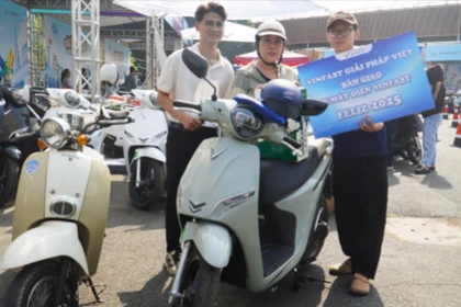 Người dùng TP.HCM hào hứng trải nghiệm, quyết định lên đời xe điện VinFast ngay trong ngày