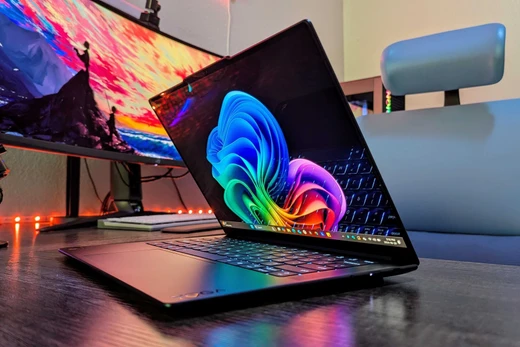 Với người làm đồ họa, độ sáng và độ chính xác màu của màn hình là những tiêu chí cần ưu tiên hàng đầu khi chọn laptop. Ảnh: Window Central.