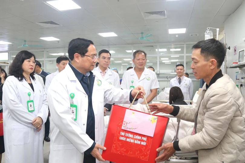 Thủ tướng: Bệnh viện Việt Đức là “niềm hy vọng cuối cùng” của người bệnh ngoại khoa