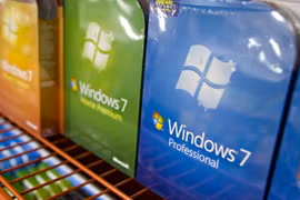 Hàng triệu chiếc máy tính chạy Windows 7 sẽ không được nhận hỗ trợ của Microsoft từ ngày hôm nay. Ảnh: CNBC