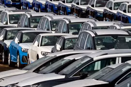 Thị trường ô tô thế giới đang vô cùng ảm đạm trong thời Covid-19. Nguồn: The Guardian.