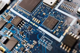 Hua Hong chuyên sản xuất chip đời cũ. (Ảnh minh họa: Reuters)