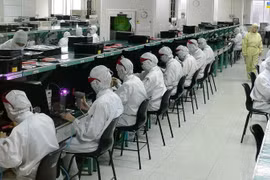 Apple phạt công ty lắp ráp iPhone