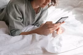 Mối nguy chết người từ thói quen sạc điện thoại mà nhiều người đang mắc phải