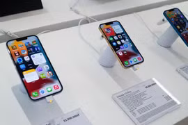 Giá iPhone 13 giảm sâu dịp cận Tết