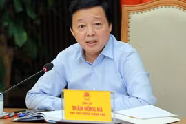 Phó Thủ tướng Trần Hồng Hà cho rằng cần quan tâm hơn đến y tế cơ sở trong phân bổ dự toán chi KCB BHYT để thực hiện tốt các nhiệm vụ về chăm sóc sức khỏe ban đầu, quản lý một số bệnh mãn tính, y tế dự phòng, để người dân không dồn lên y tế tuyến trên - Ảnh: VGP/Minh Khôi
