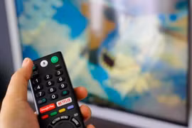Smart TV bán tại Việt Nam đã có 'trợ lý' tiếng Việt