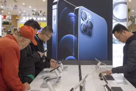 Người Trung Quốc chia rẽ vì iPhone 12