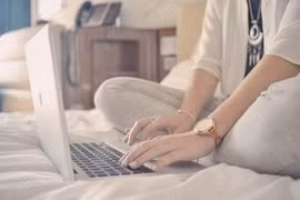 Cách chăm sóc pin laptop