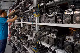 Một hệ thống máy đào tiền ảo. Ảnh: Forbes