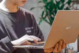 Dịch bệnh đang khiến laptop hút khách hơn điện thoại