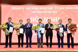 Công bố quyết định phê chuẩn 5 Phó Chủ tịch UBND thành phố Hà Nội