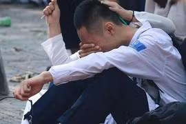 Bộ GD-ĐT nói đề thi không dễ, chuyên gia chỉ căn nguyên