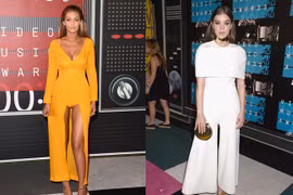 Thảm đỏ MTV Video Music 2015 cũng ghi nhận nhiều ngôi sao mặc đẹp. Gigi Hadid (trái) và Hailee Stenifeld đều chọn trang phục đơn sắc với thiết kế gợi cảm, thanh lịch.