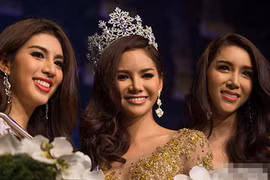 Sopida Siriwattananukoon (giữa) đăng quang ngôi vị Hoa hậu chuyển giới năm 2015, tối 8/5.